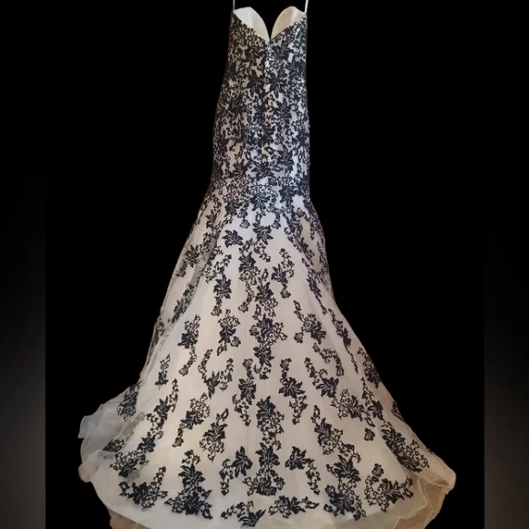 100% Authentic Allure Wedding Dress - Picture 11 of 13